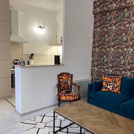 Apartment- Historic Centre Ла-Рошель