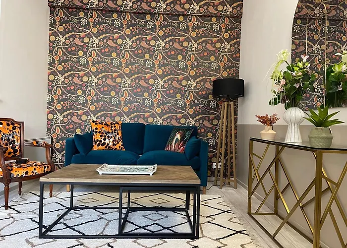 Apartment- Historic Centre شقة *